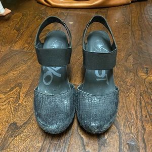 OTBT closed toe black wedge